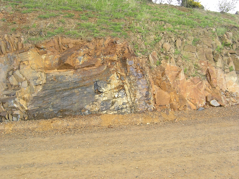 lagarenne21.JPG - La zone de contact entre la cornéenne et le granite. On peut en refaire un schéma légendé.